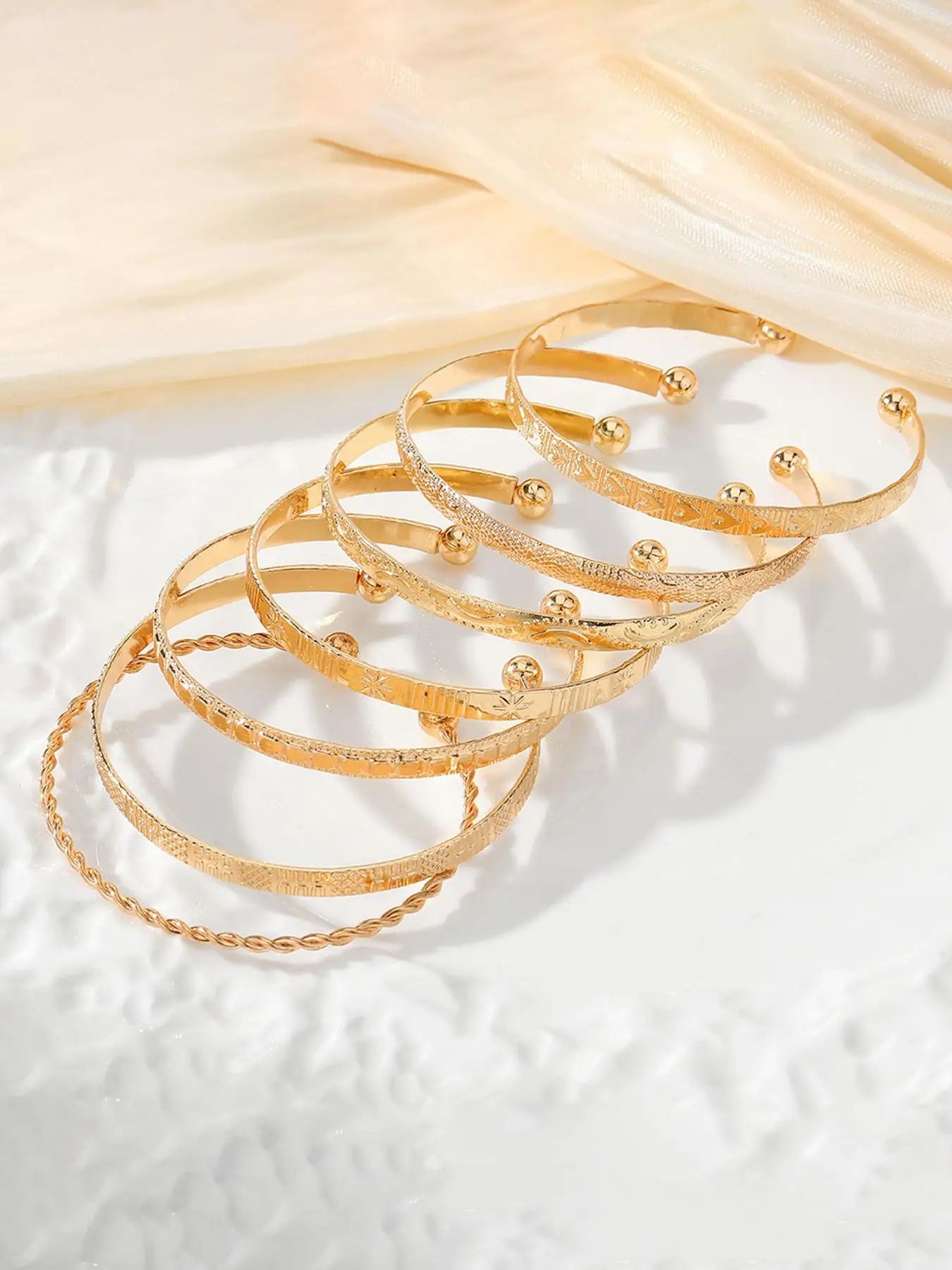 7-piece luxury-leaning exaggerated twisted open bangle set Suitable for parties, dates, daily wear, and ideal as a gift.